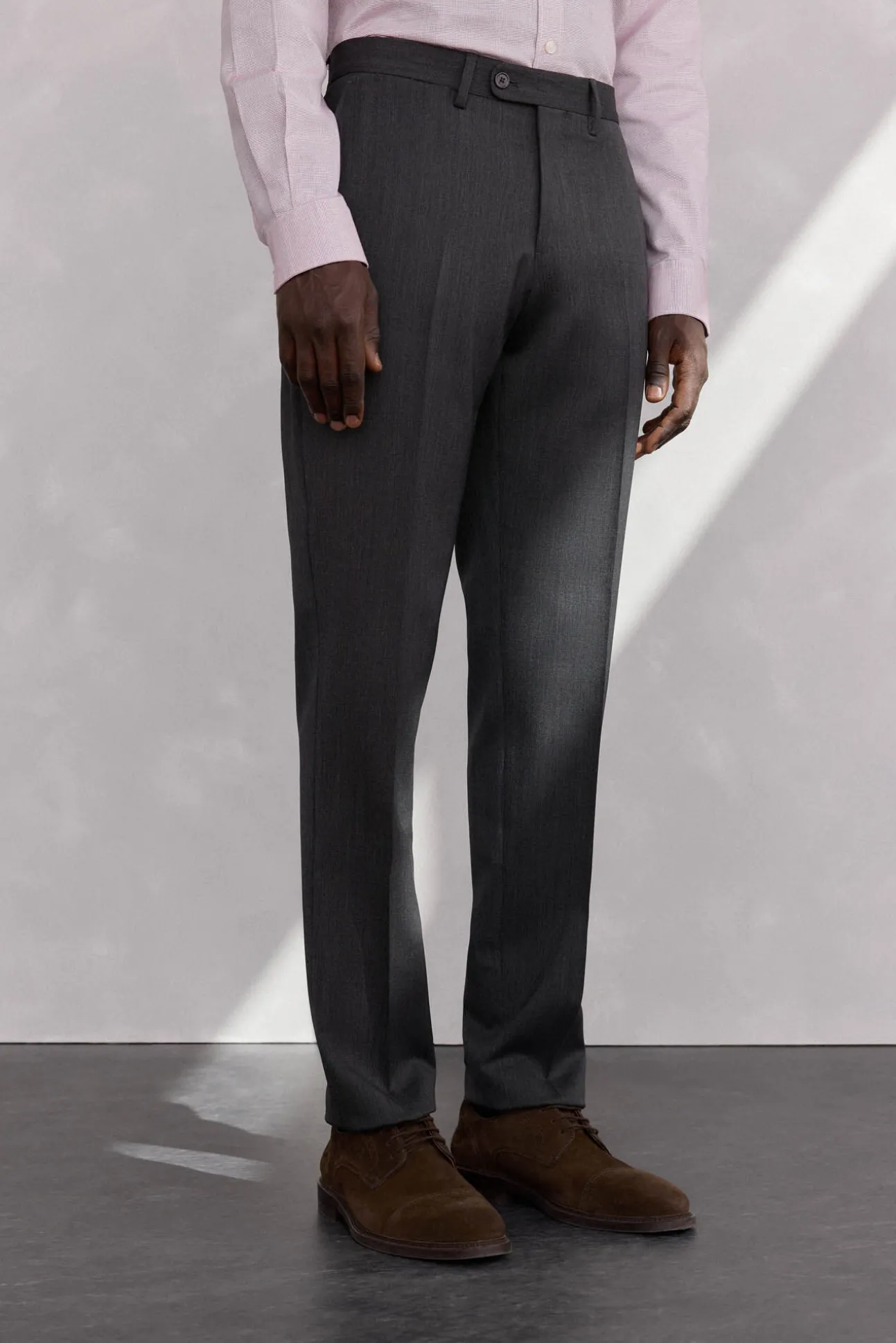Calça cinza estruturada slim fit bi-elástica