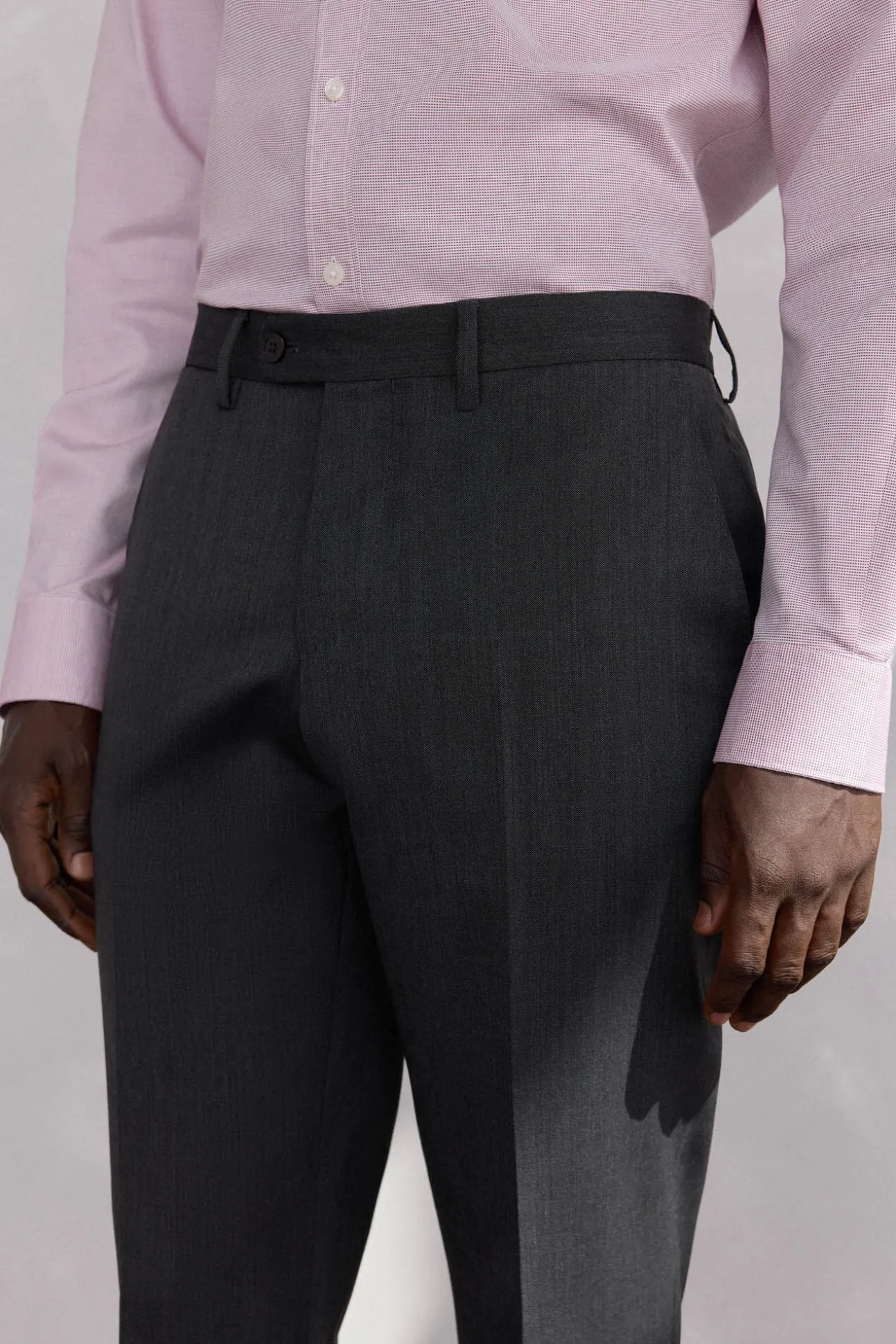 Calça cinza estruturada slim fit bi-elástica