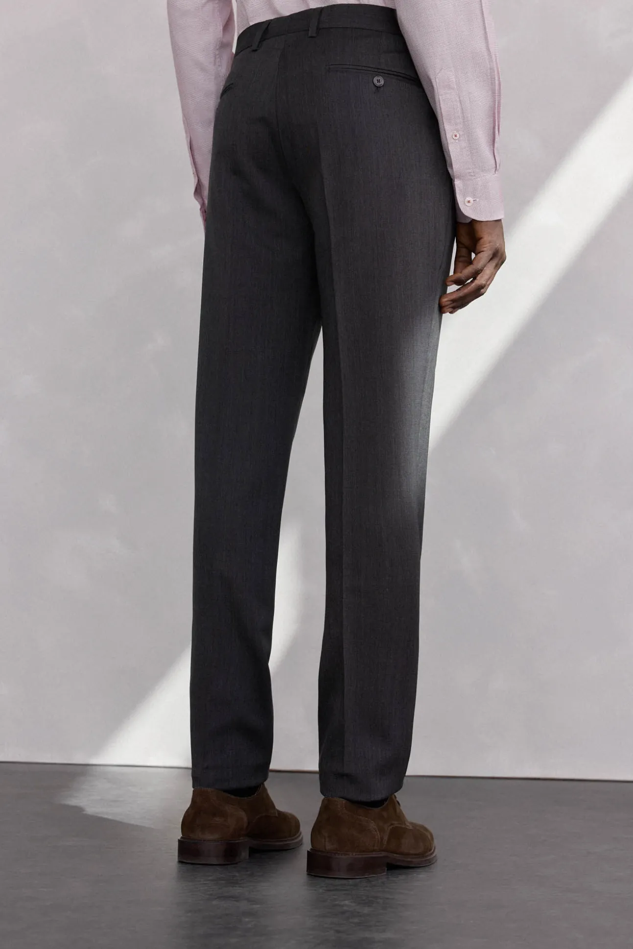 Calça cinza estruturada slim fit bi-elástica