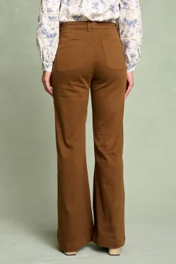 Calça com botões camelo