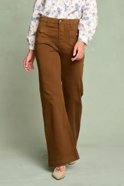 Calça com botões camelo