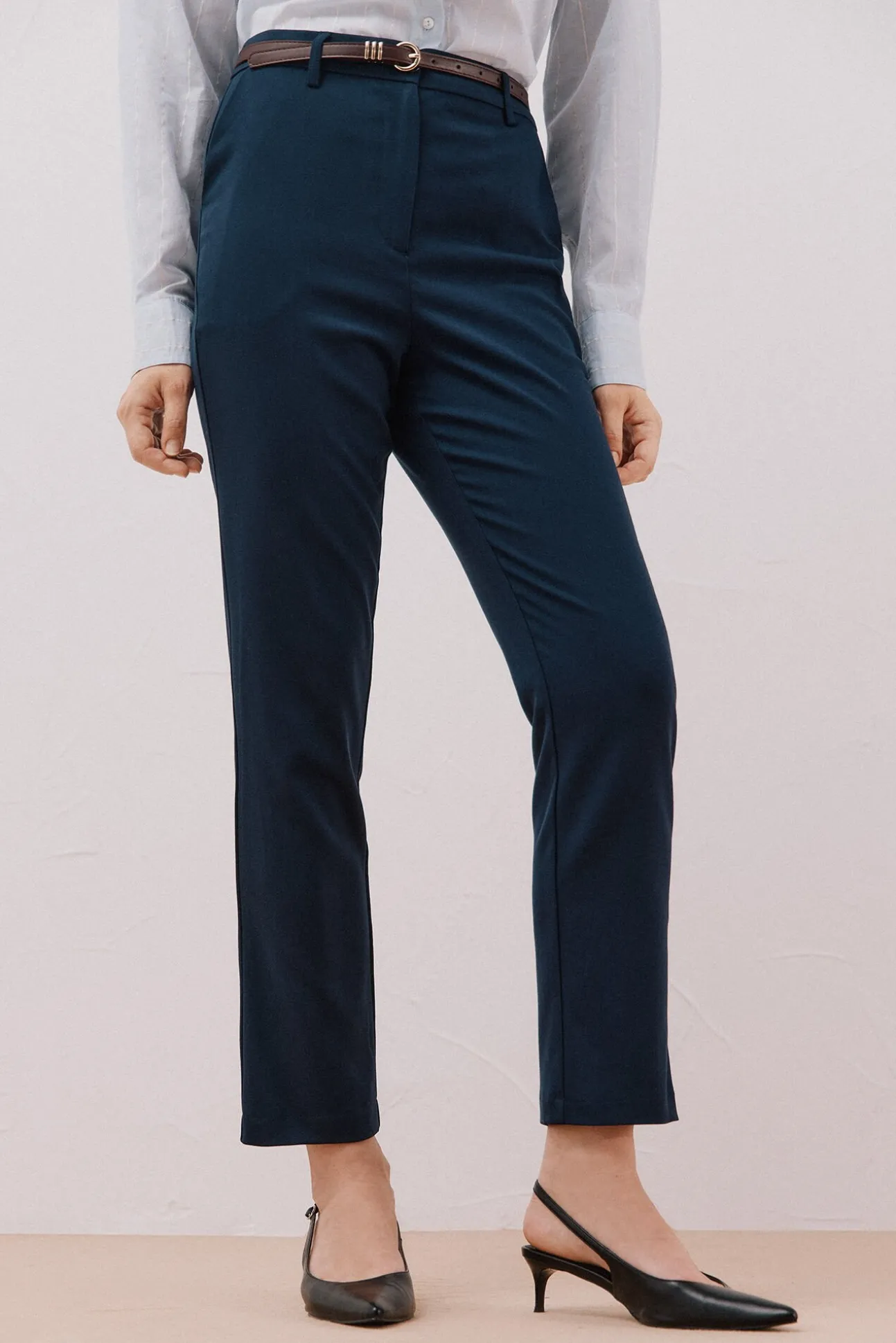 Calça com cinto