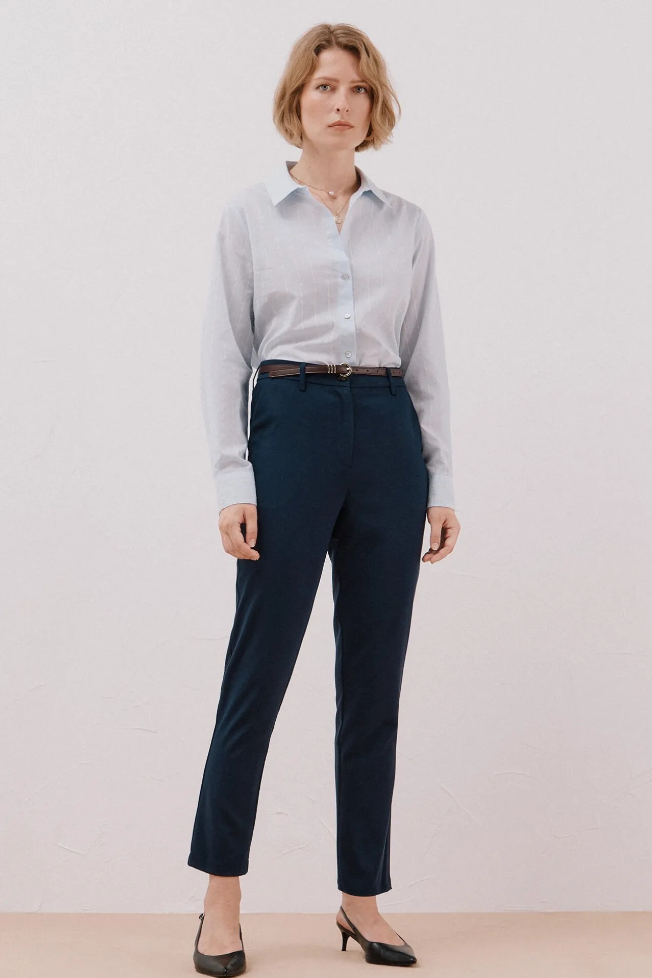 Calça com cinto