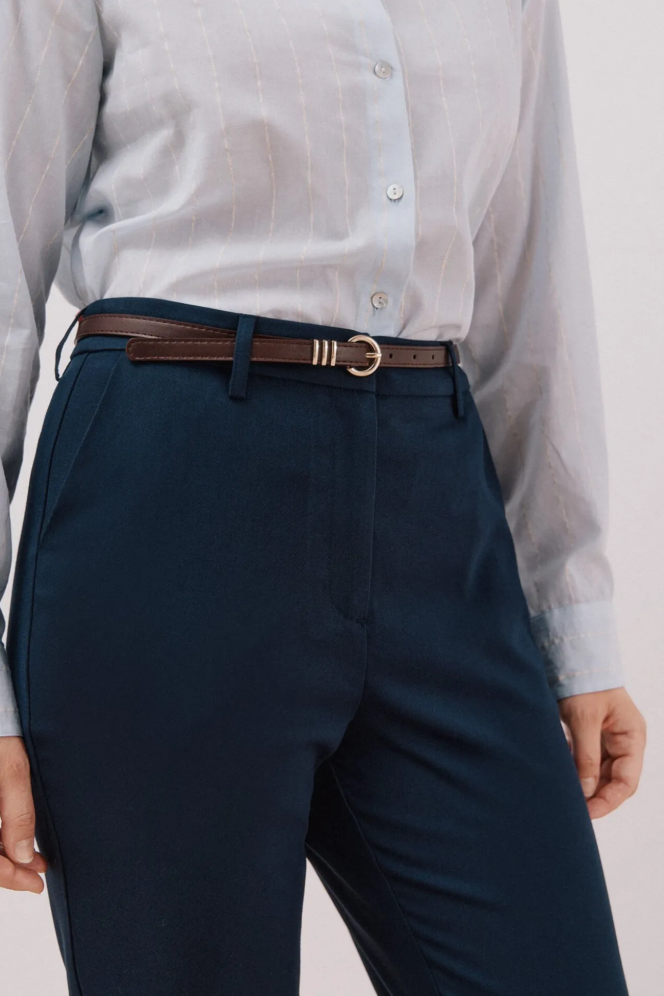Calça com cinto