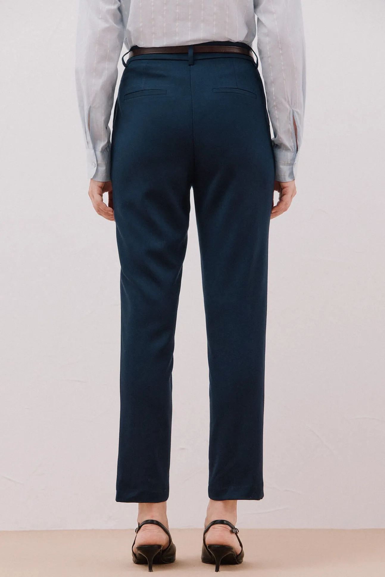 Calça com cinto