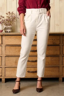 Calça com cinto Bianca