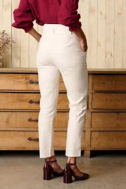 Calça com cinto Bianca