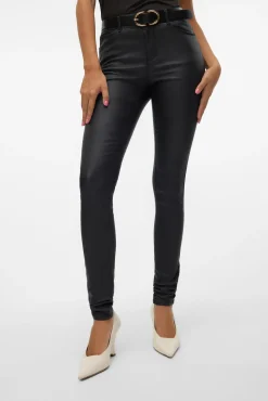 Calça com efeito encerado