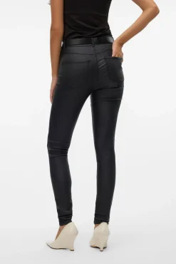 Calça com efeito encerado