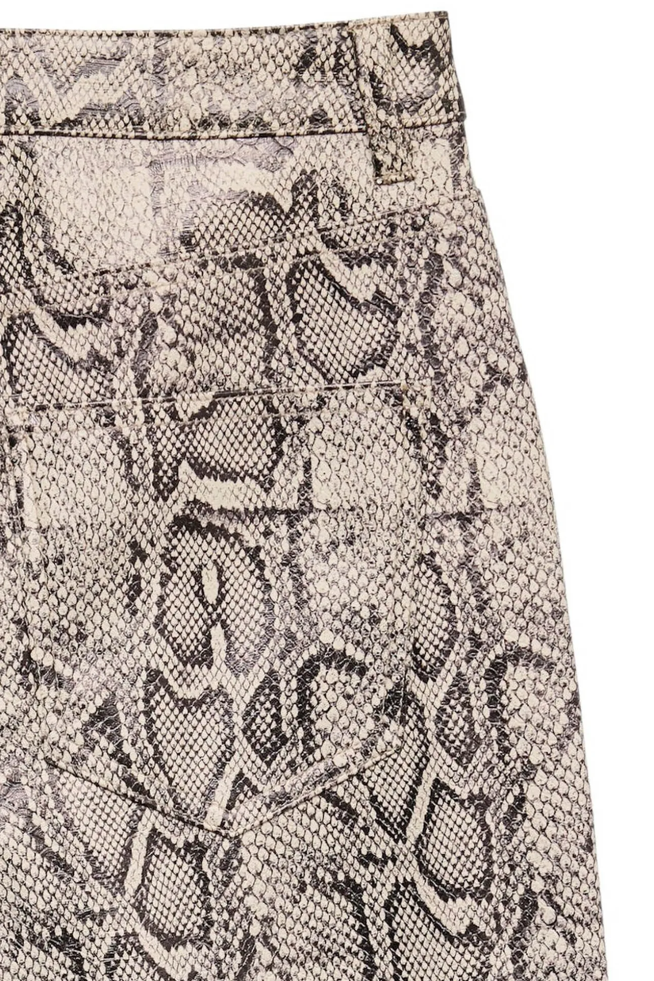Calça com efeito pele de cobra