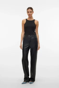 Calça compridas com efeito de couro