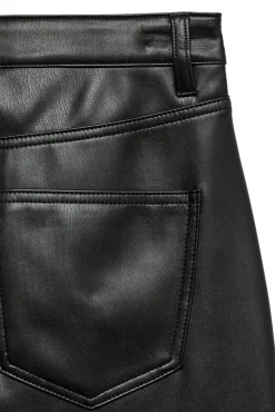 Calça compridas com efeito de couro