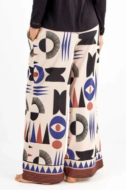 Calça compridas com motivos geométricos