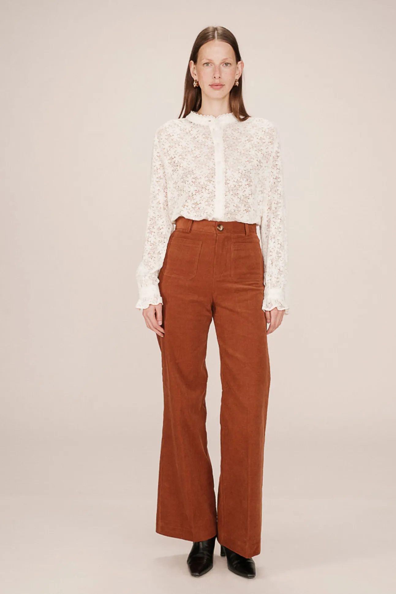 Calça de veludo cotelê com bolsos frontais