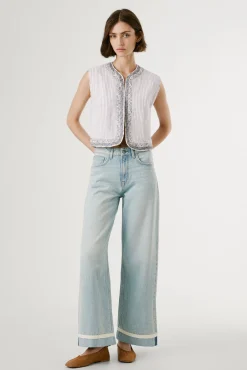 Calça denim de perna larga com detalhe na baixo