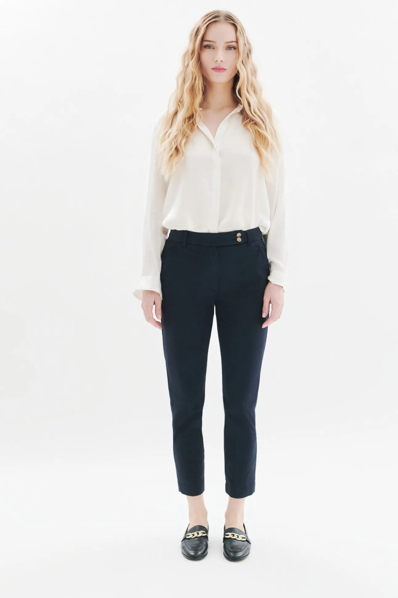 Calça detalhe botões