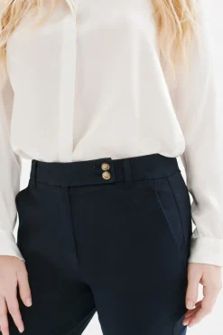 Calça detalhe botões