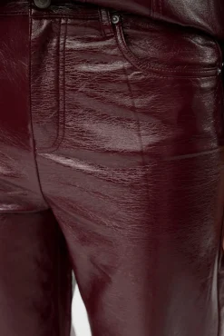 Calça enceradas brilhantes