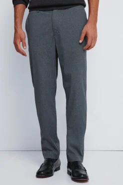 Calça estruturadas e slim fit