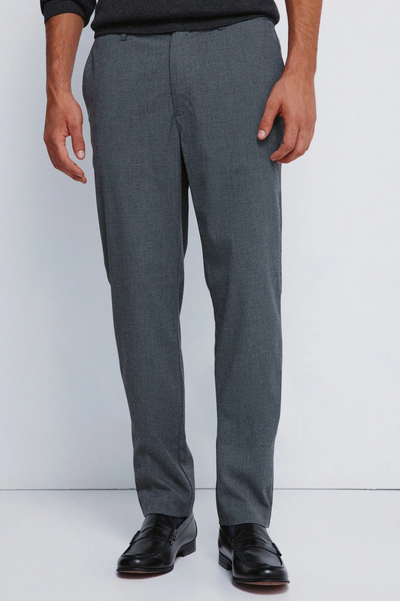 Calça estruturadas e slim fit