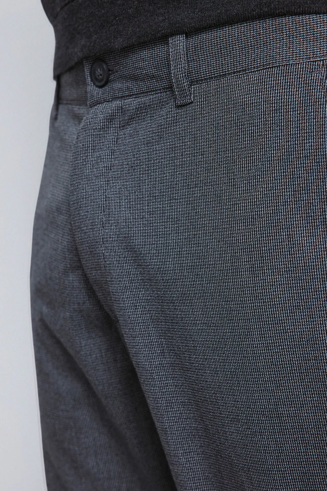 Calça estruturadas e slim fit