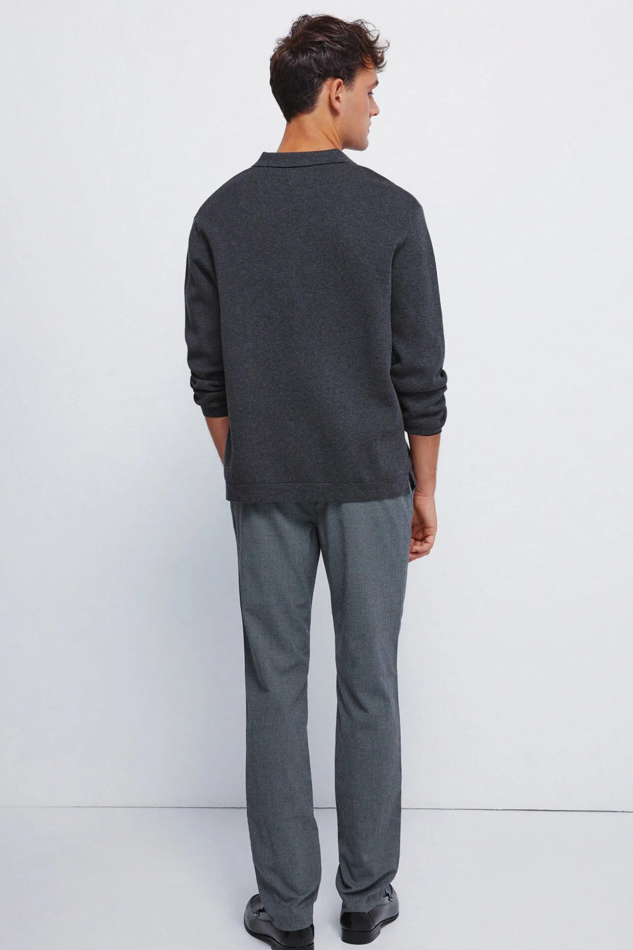 Calça estruturadas e slim fit