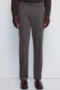 Calça estruturadas e slim fit