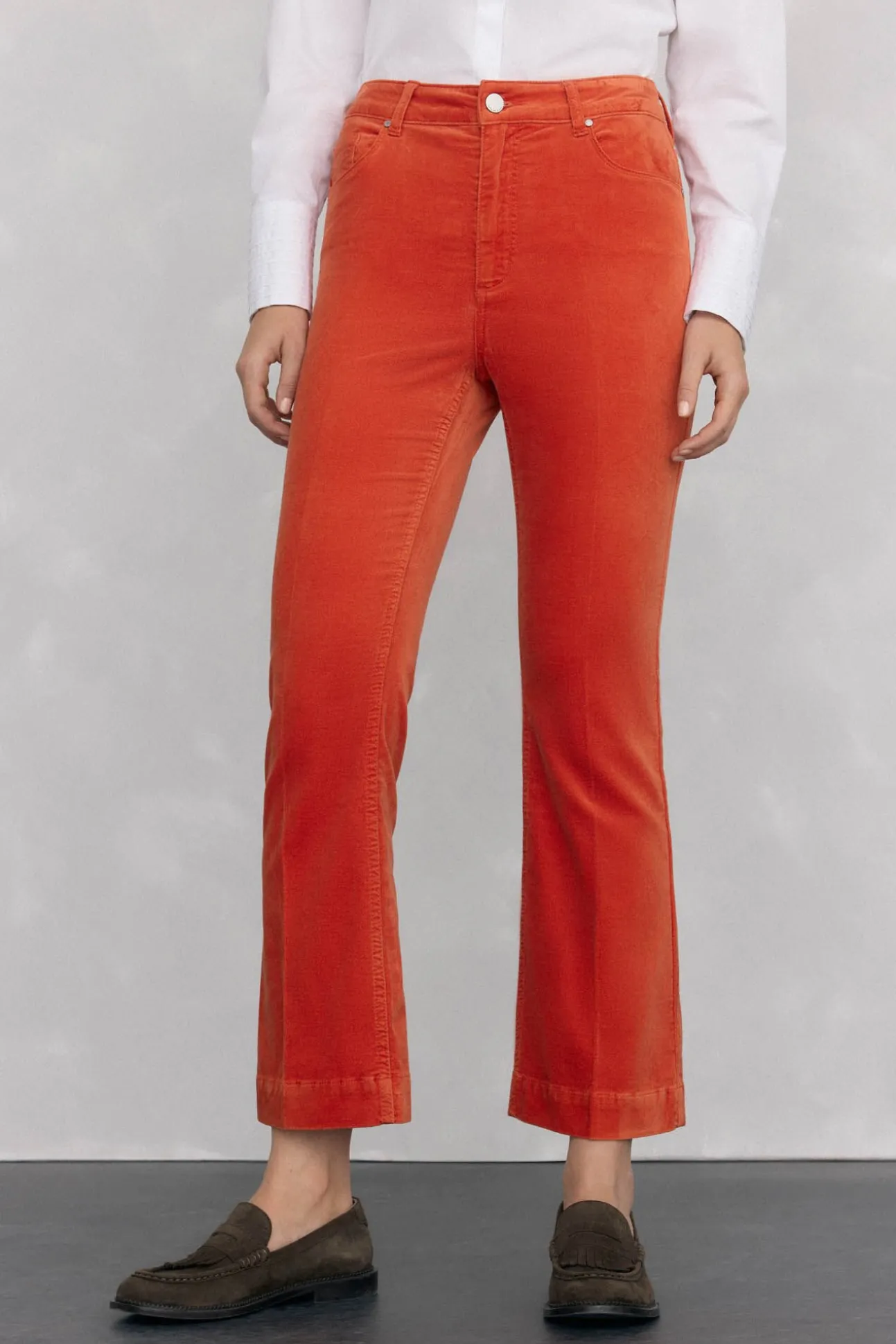 Calça flare de veludo cropped