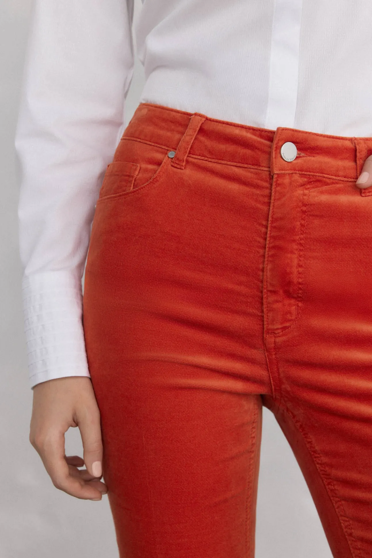 Calça flare de veludo cropped
