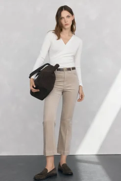Calça flare de veludo cropped