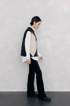 Calça flare push-up de veludo