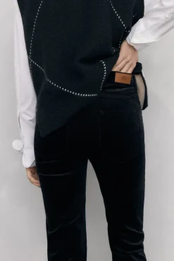 Calça flare push-up de veludo