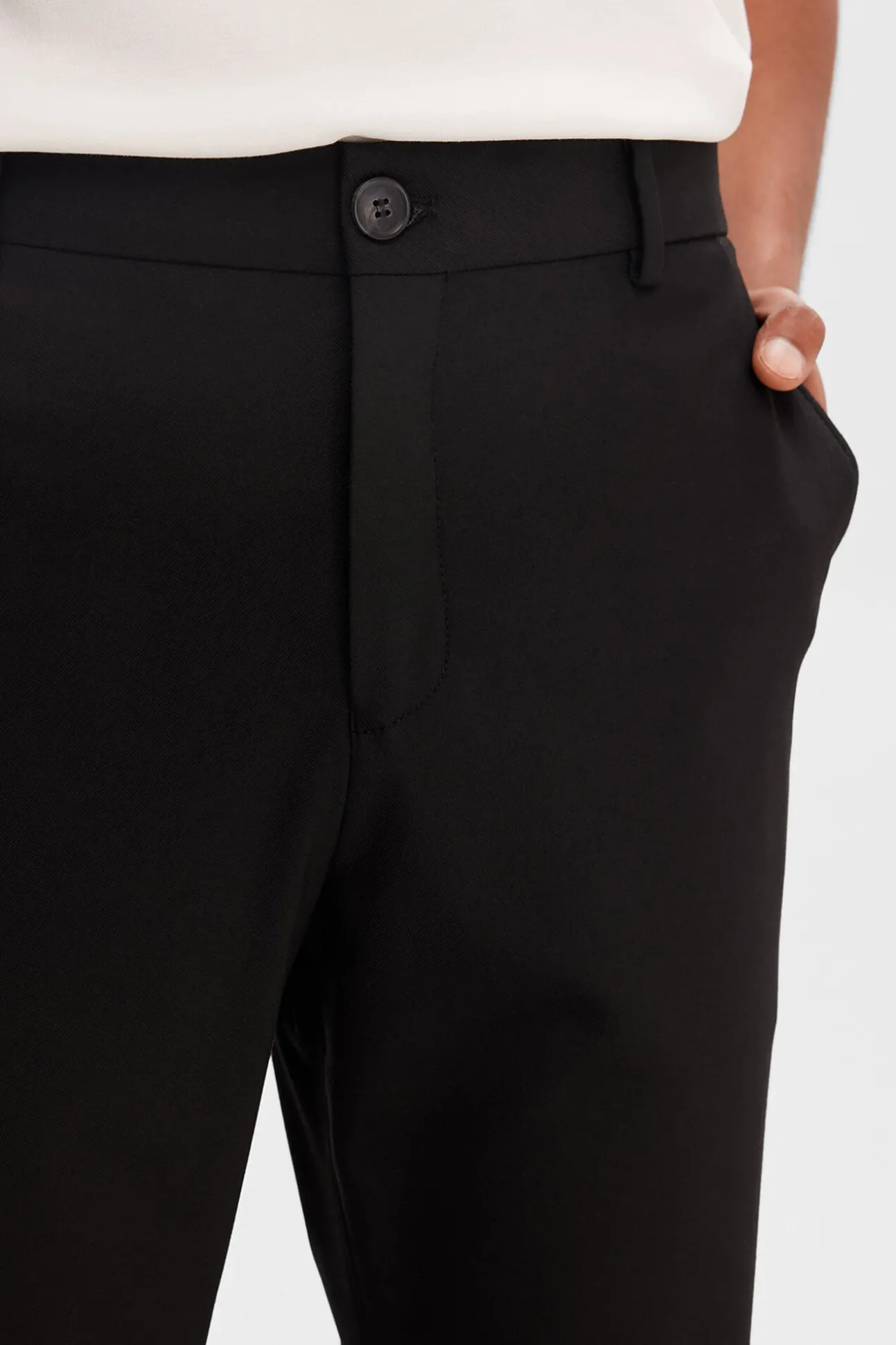 Calça formais slim fit.
