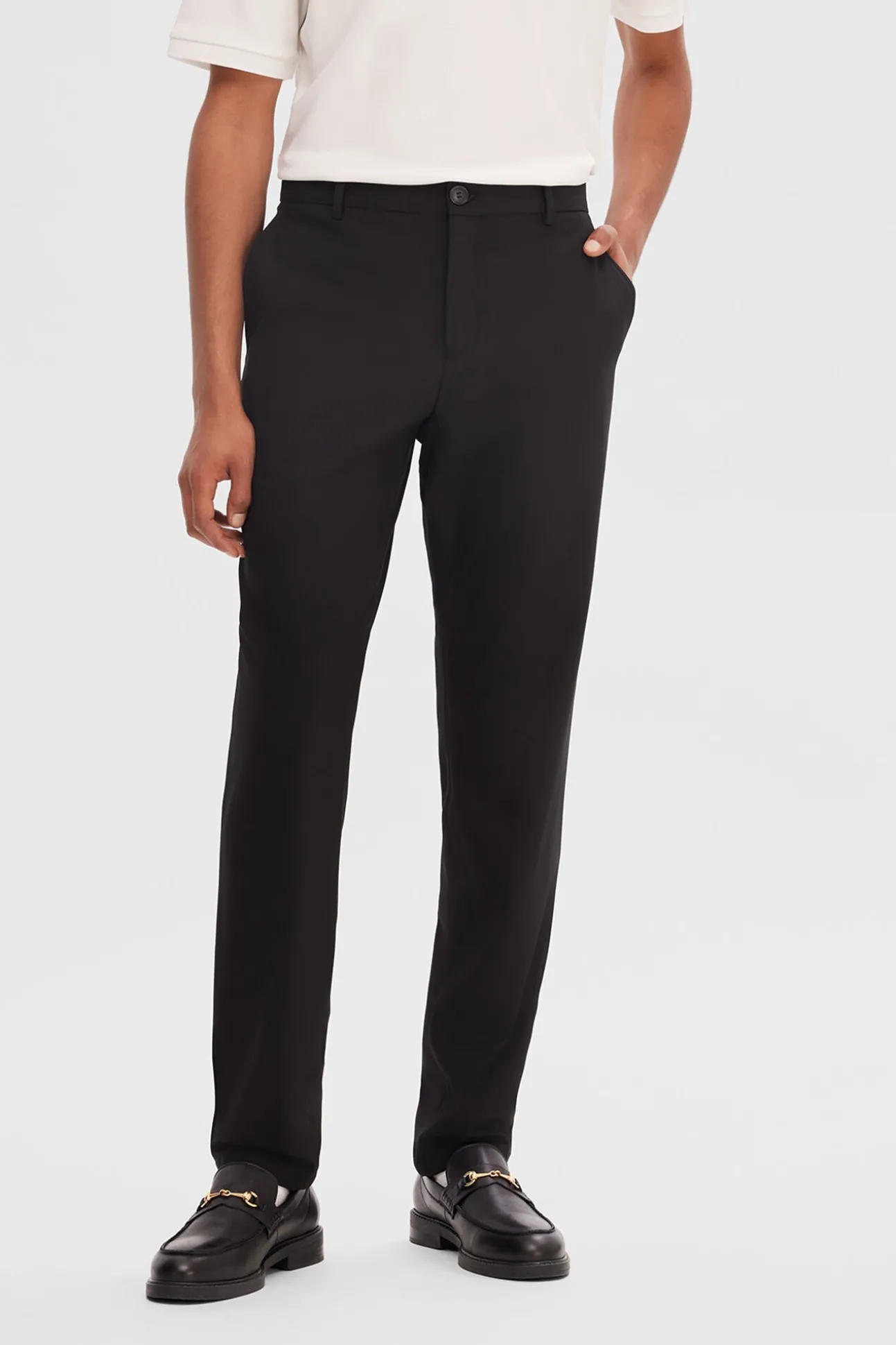 Calça formais slim fit.