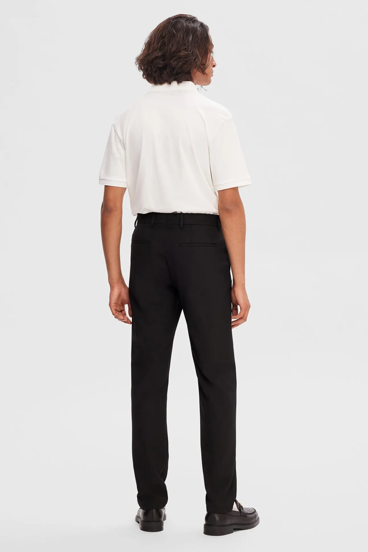Calça formais slim fit.