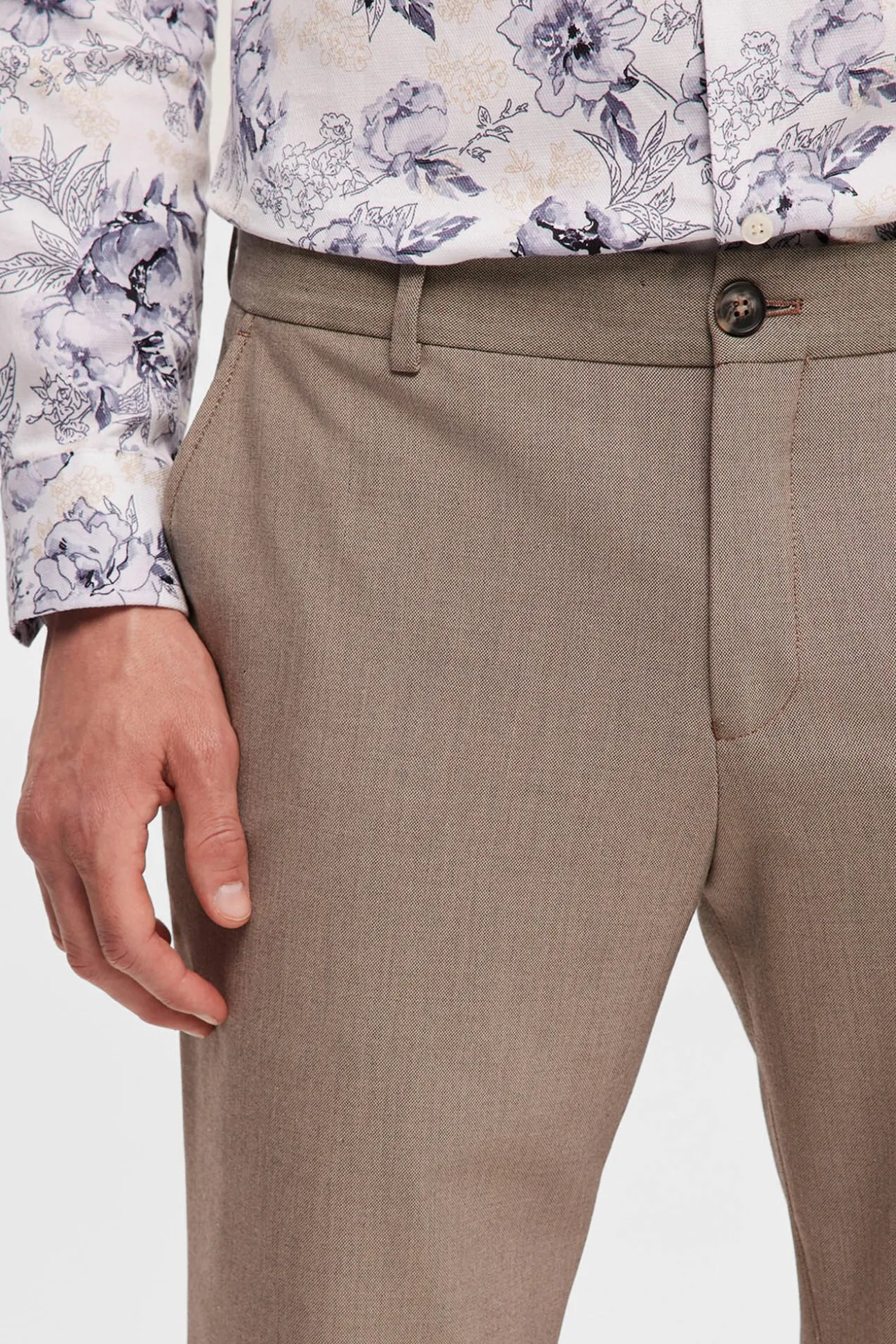 Calça formais slim fit.
