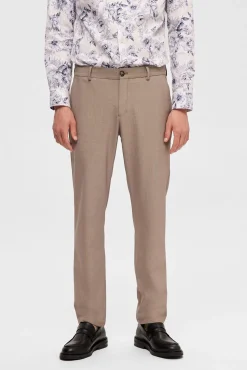 Calça formais slim fit.