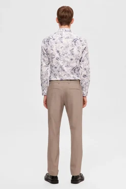 Calça formais slim fit.