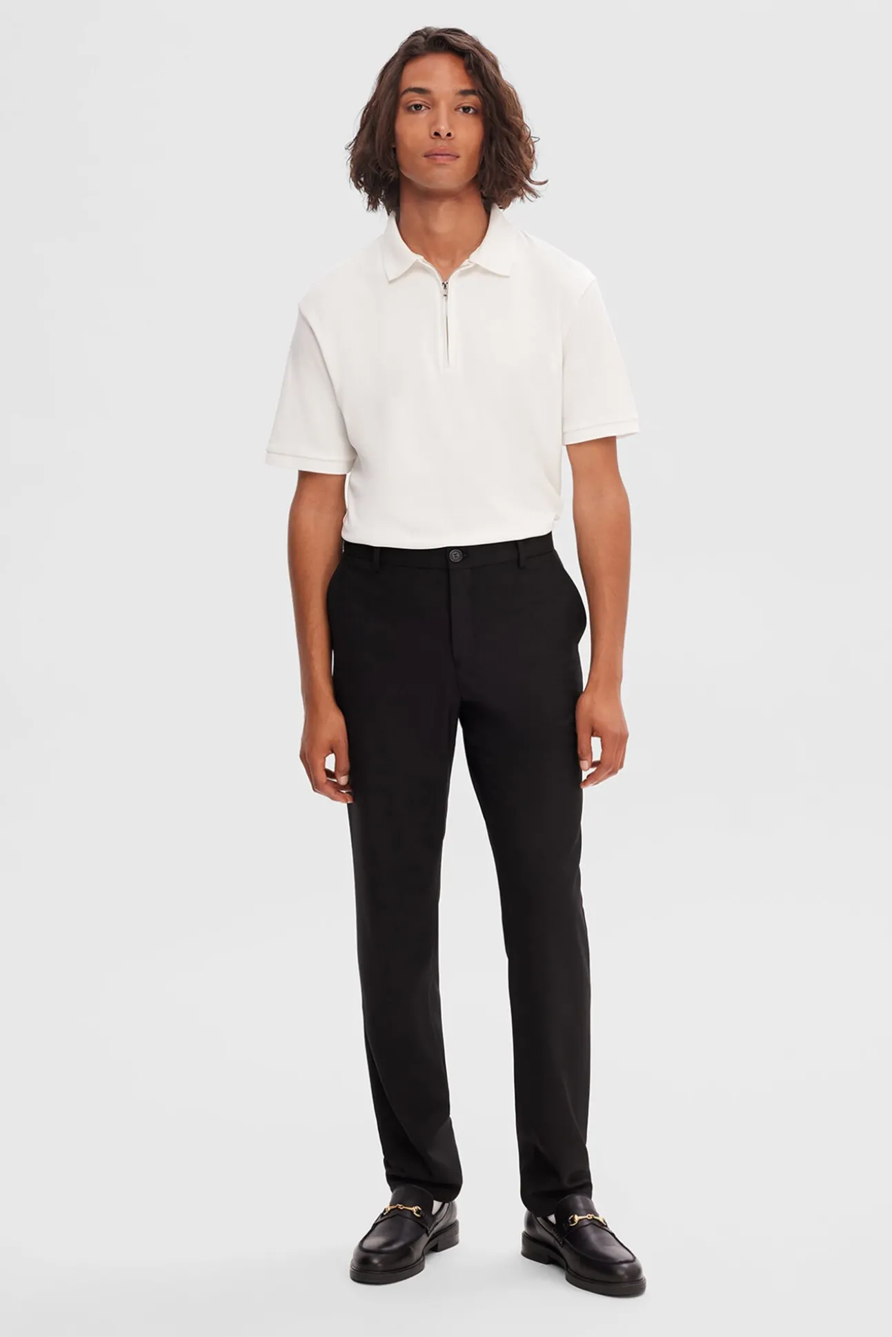 Calça formais slim fit.