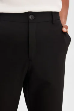 Calça formais slim fit.