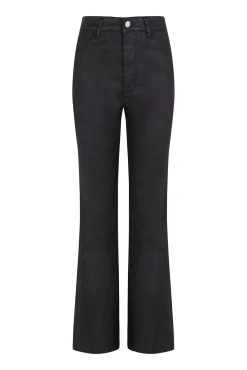 Calça jeans básica cropped flare com efeito couro
