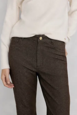Calça jeans básica estilo tubo de fogão