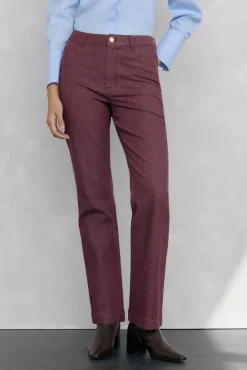 Calça jeans básica estilo tubo de fogão