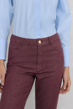 Calça jeans básica estilo tubo de fogão