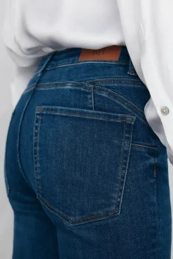 Calça jeans cropped flare push-up