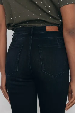Calça jeans cropped flare push-up