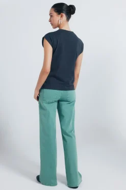 Calça jeans culotte com tachas