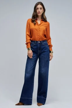 Calça jeans de perna larga com bainha alta