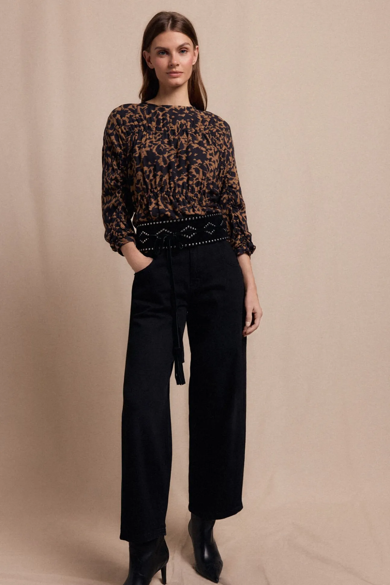 Calça jeans estilo barril