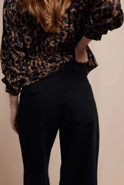 Calça jeans estilo barril